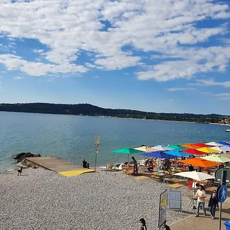 Apartment Accogliente Trilocale Moderno Al Lago