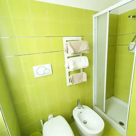Accogliente Trilocale Moderno Al Lago Padenghe sul Garda